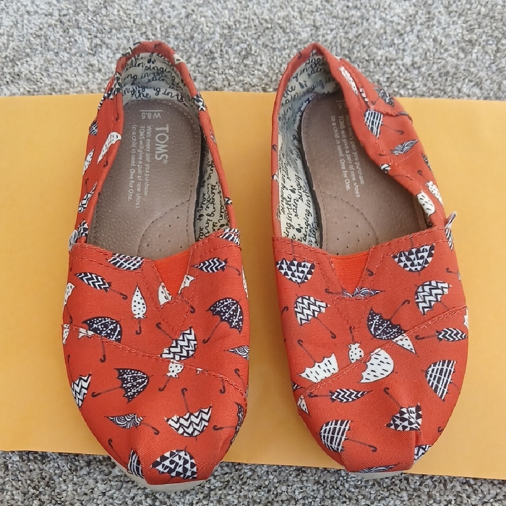 TOMS Umbrella Pattern Slipons